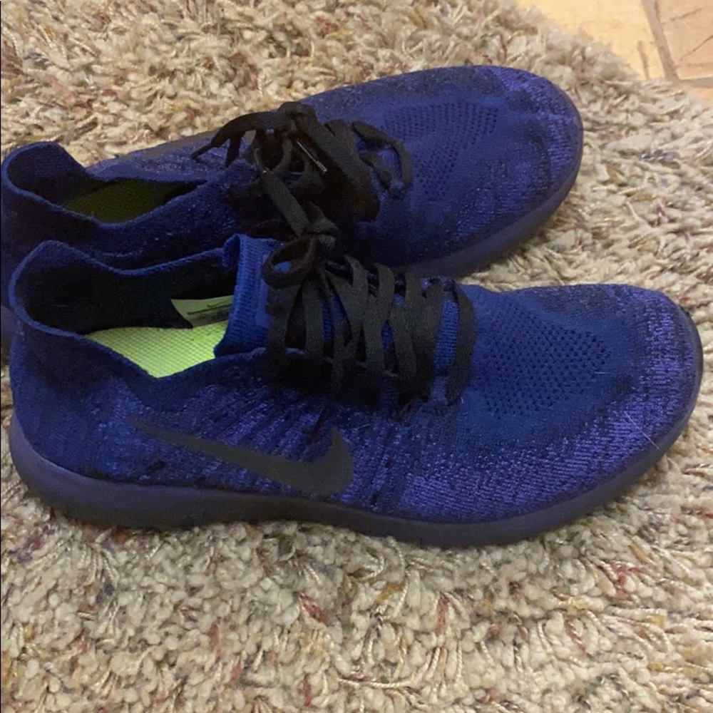 Nike Flyknit blue running shoes youth 7